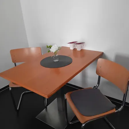 ホステル イレブン *