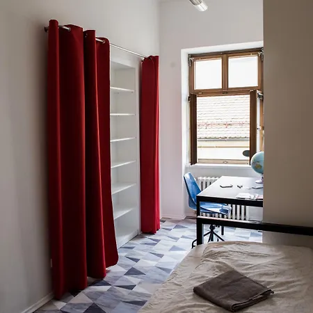 Vandrerhjem Eleven *