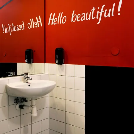 ホステル イレブン