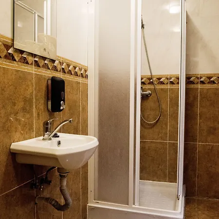 ホステル イレブン *