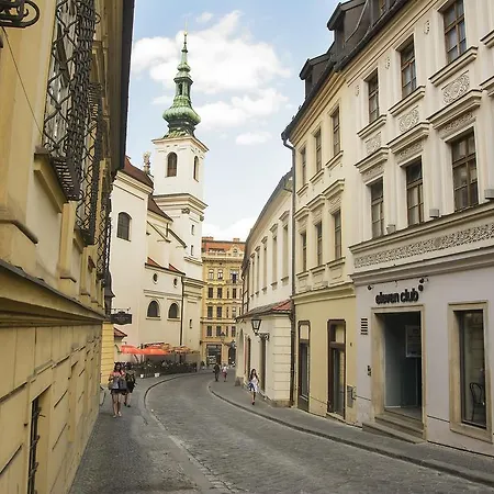 ホステル イレブン *