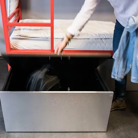 ホステル イレブン *