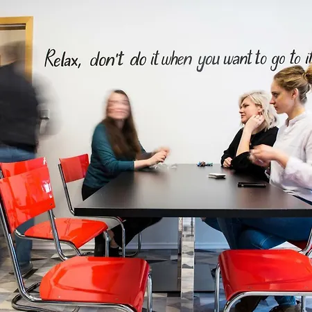 ホステル イレブン *