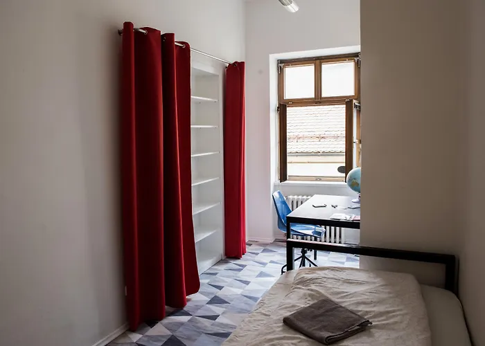 אכסניה Eleven *