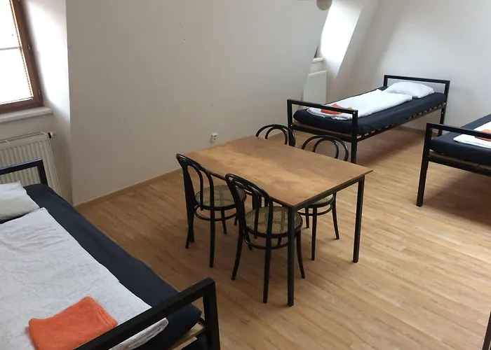 אכסניה Eleven *