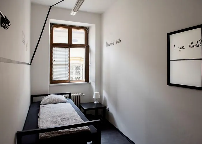 אכסניה Eleven *